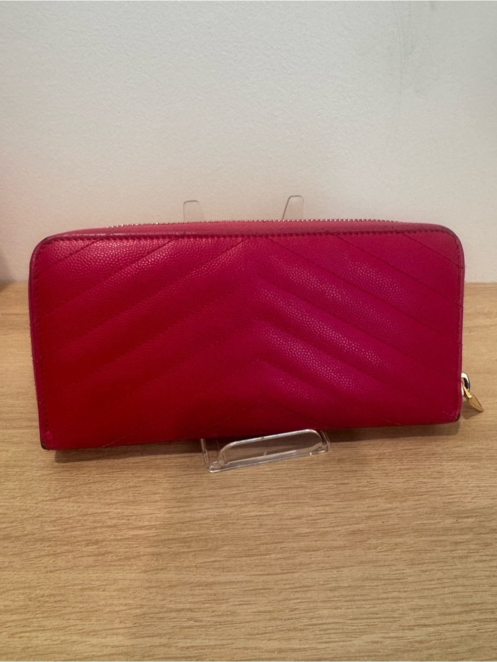 Saint Laurent Quilted Zip-Around Wallet in hot pink - Picture 2 of 4